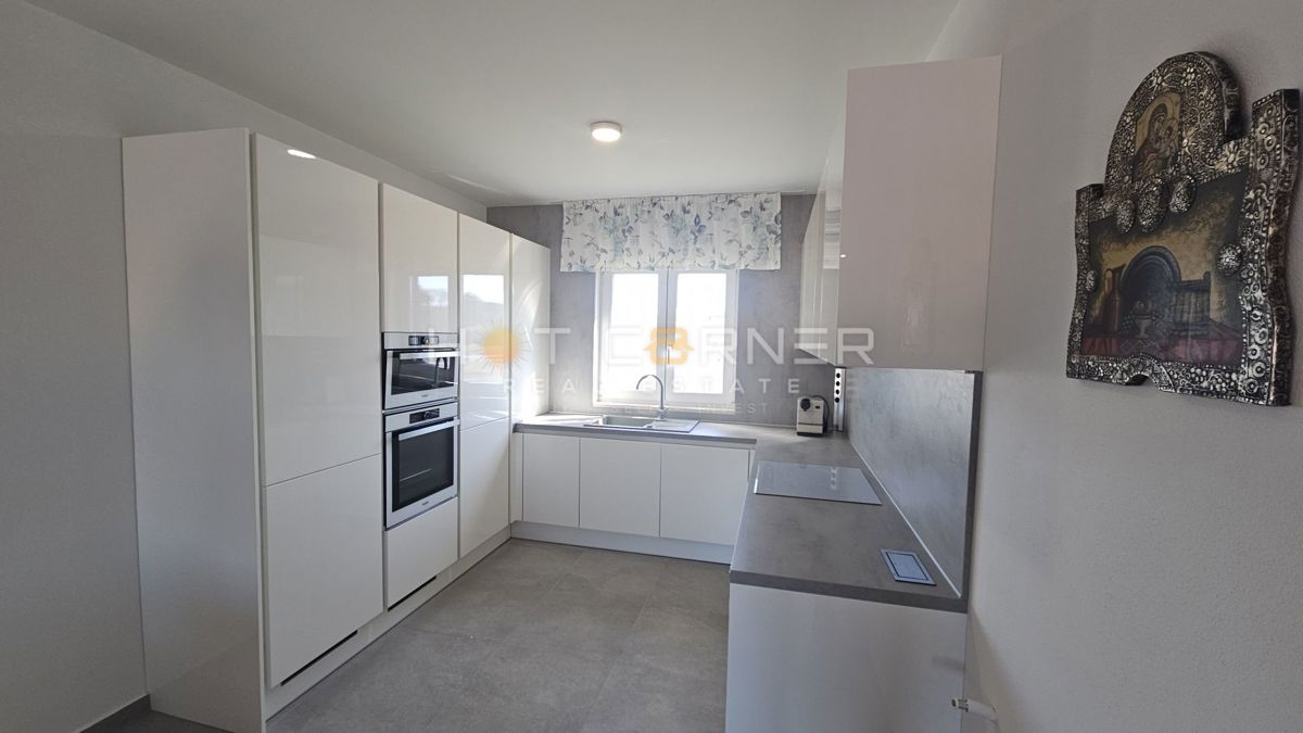 Pula, širše mestno središče, vrhunski penthouse, 3 spalnice, UPORABNO DOVOLJENJE