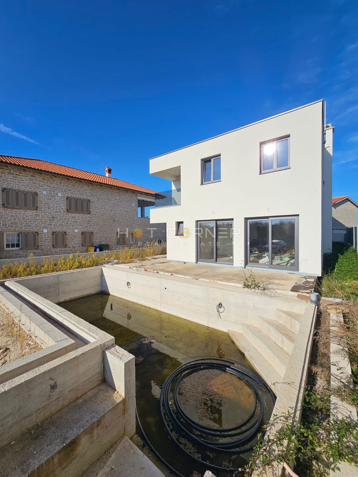 Vila v idilični vasici blizu Rovinja – redka priložnost za vrhunski življenjski slog