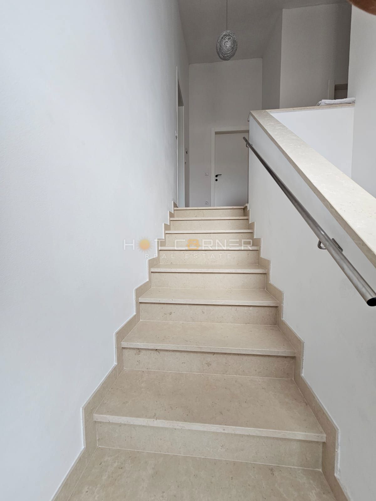 Moderna vila z bazenom in čudovitim razgledom blizu Rovinja