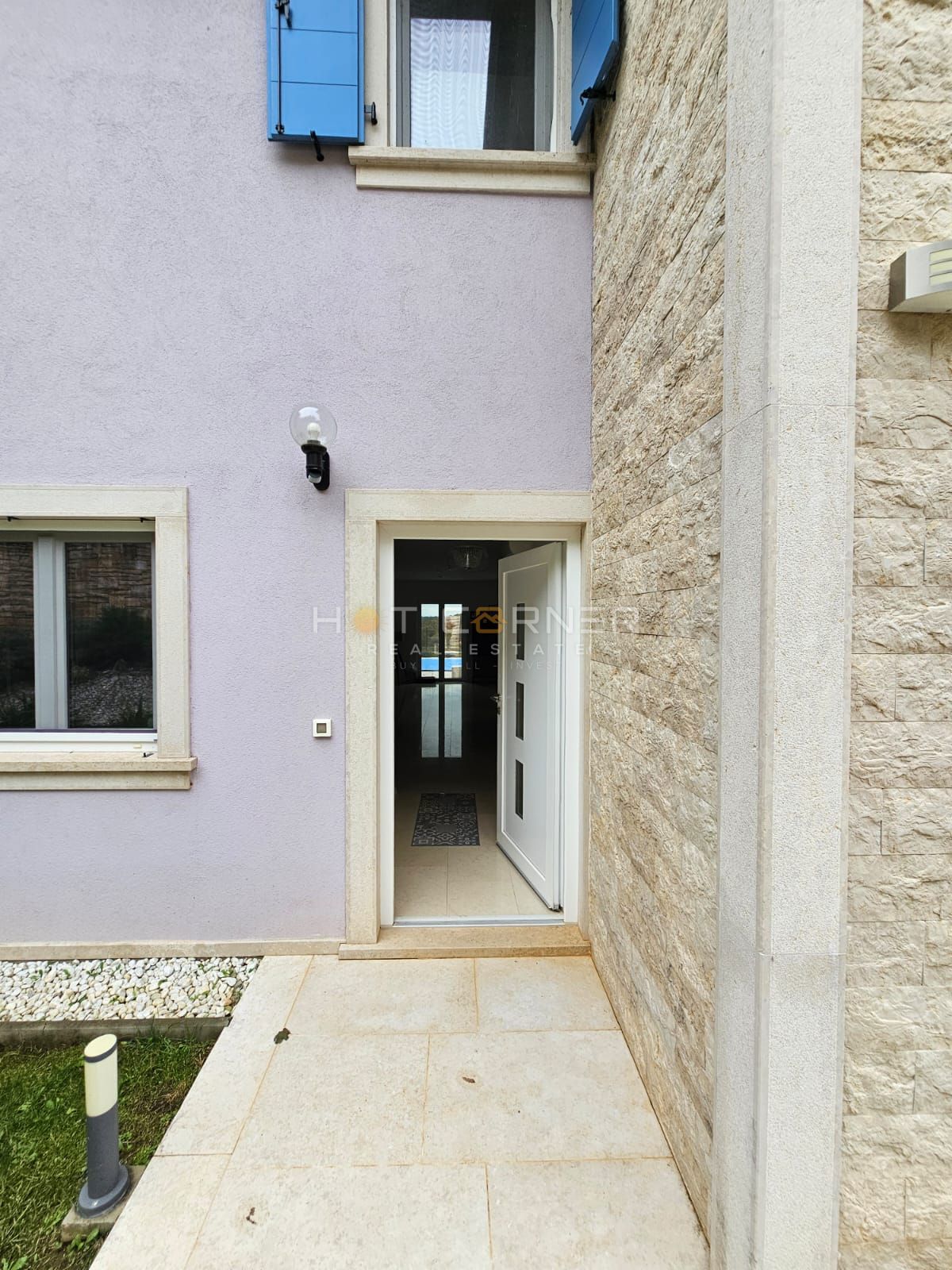 Moderna vila z bazenom in čudovitim razgledom blizu Rovinja