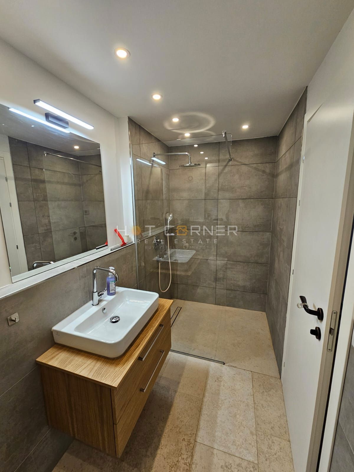 Moderna vila z bazenom in čudovitim razgledom blizu Rovinja