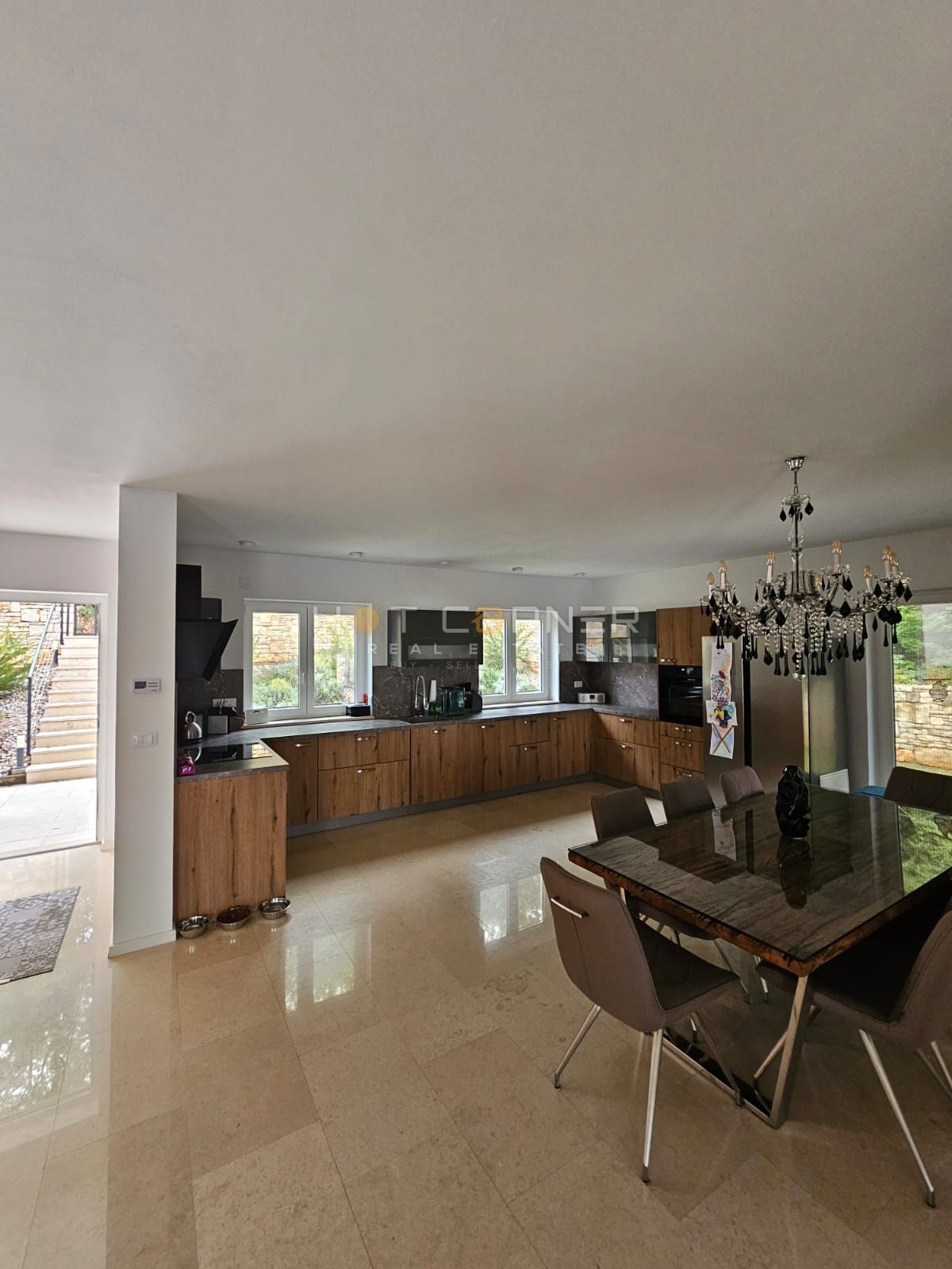 Moderna vila z bazenom in čudovitim razgledom blizu Rovinja