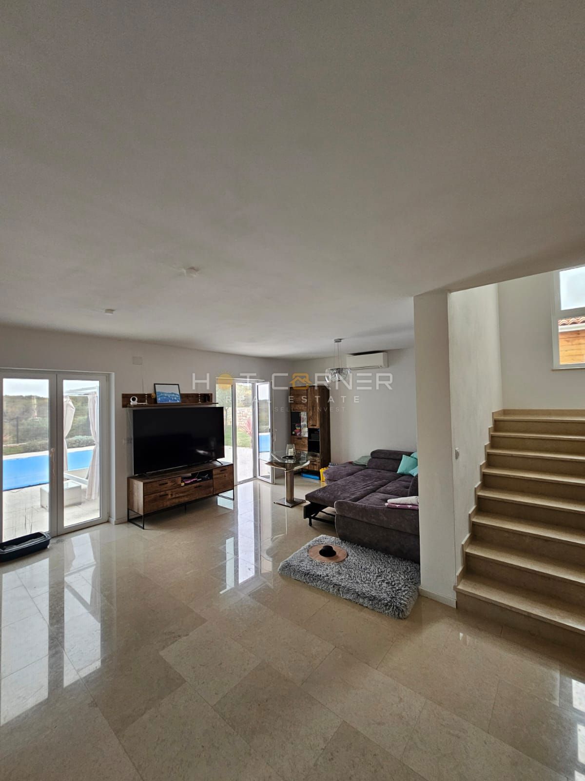 Moderna vila z bazenom in čudovitim razgledom blizu Rovinja