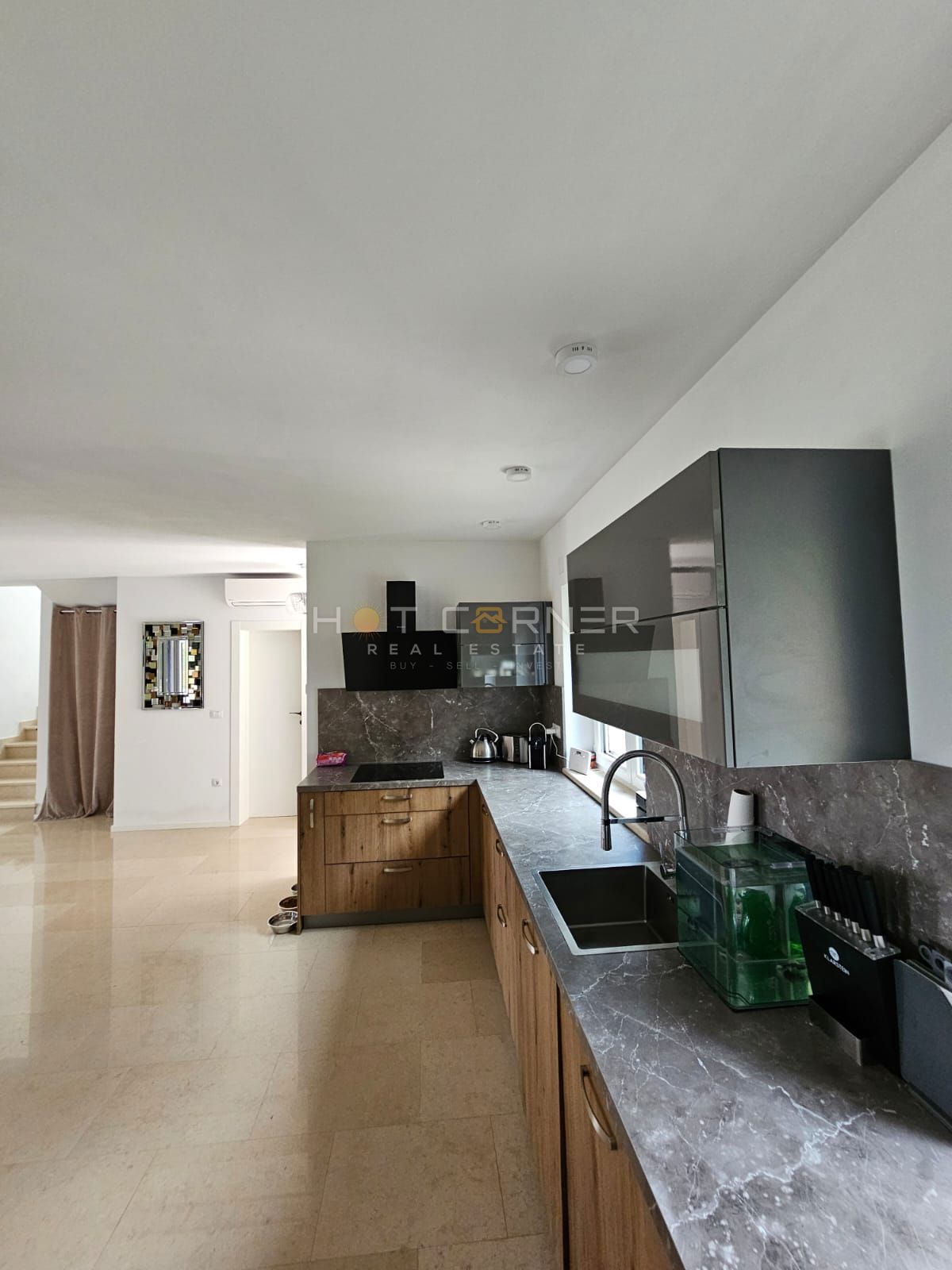 Moderna vila z bazenom in čudovitim razgledom blizu Rovinja