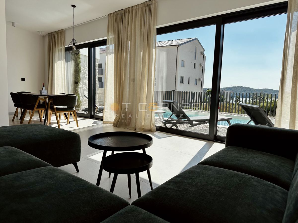 Luksuzna investicijska nepremičnina v medulinu, 3 hiše+čoln