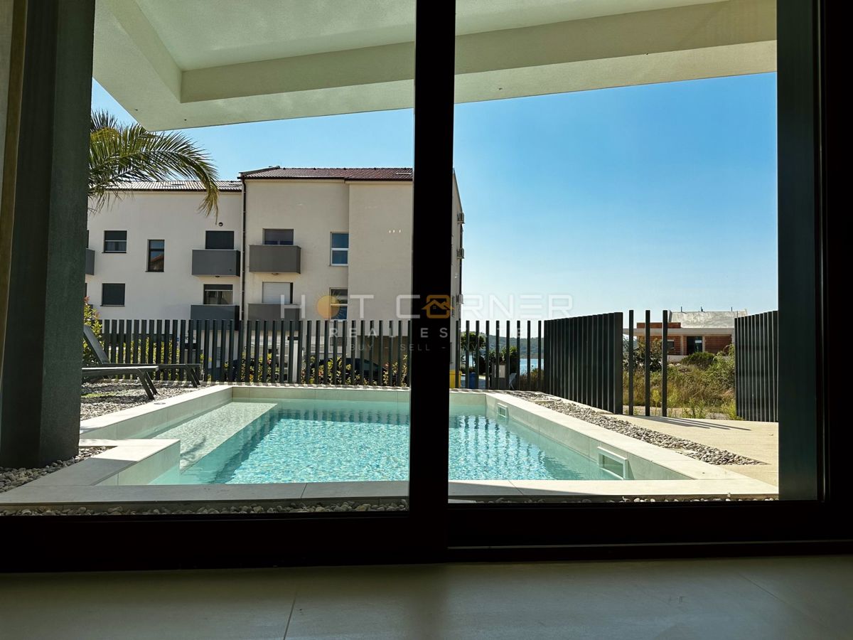 Luksuzna investicijska nepremičnina v medulinu, 3 hiše+čoln