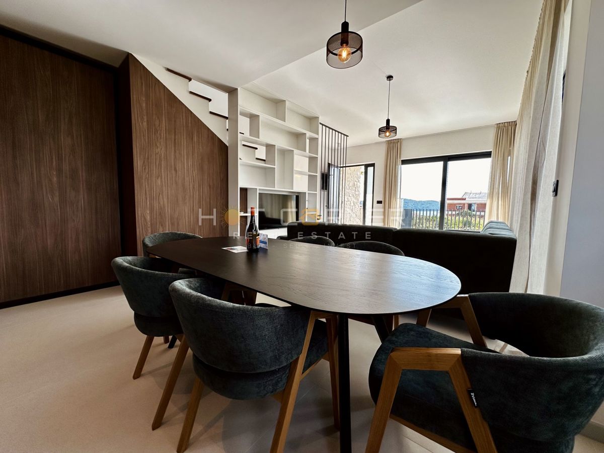 Luksuzna investicijska nepremičnina v medulinu, 3 hiše+čoln