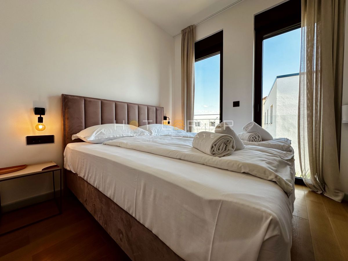 Luksuzna investicijska nepremičnina v medulinu, 3 hiše+čoln