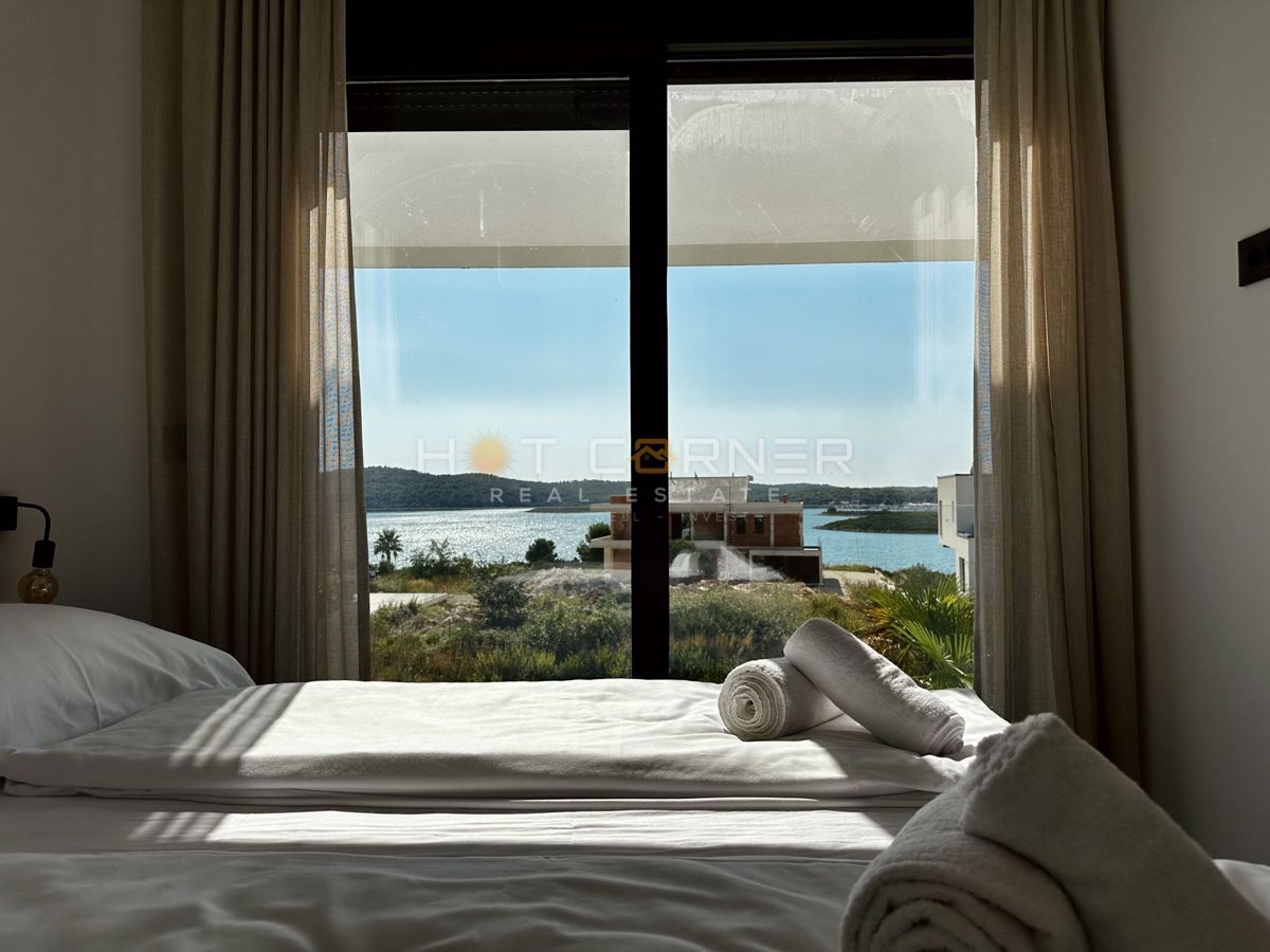 Luksuzna investicijska nepremičnina v medulinu, 3 hiše+čoln