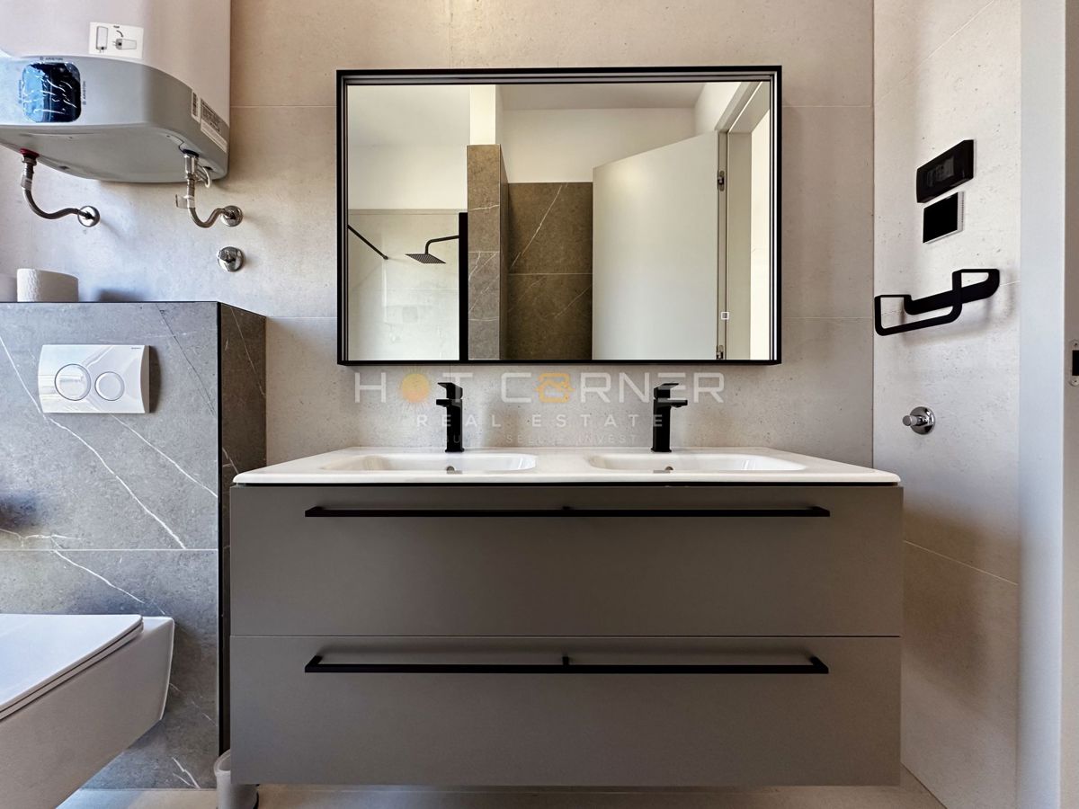 Luksuzna investicijska nepremičnina v medulinu, 3 hiše+čoln