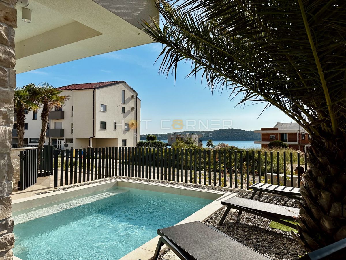 Luksuzna investicijska nepremičnina v medulinu, 3 hiše+čoln