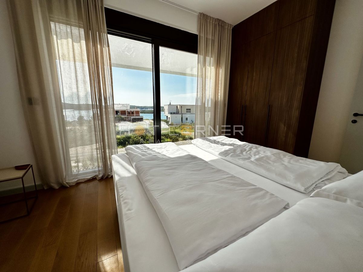 Luksuzna investicijska nepremičnina v medulinu, 3 hiše+čoln