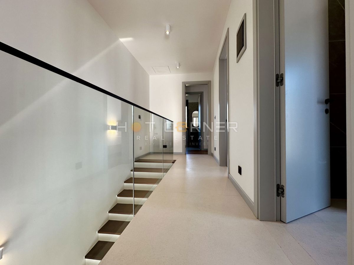 Luksuzna investicijska nepremičnina v medulinu, 3 hiše+čoln