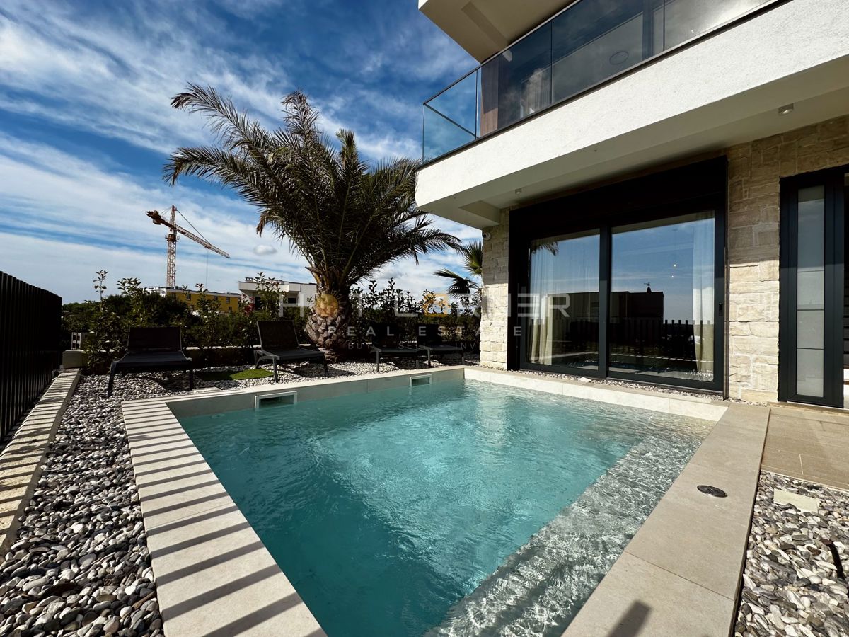 Luksuzna investicijska nepremičnina v medulinu, 3 hiše+čoln