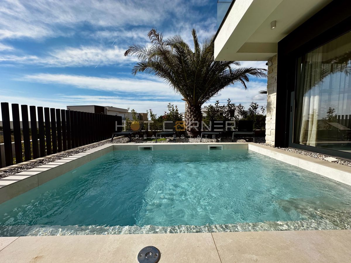 Luksuzna investicijska nepremičnina v medulinu, 3 hiše+čoln