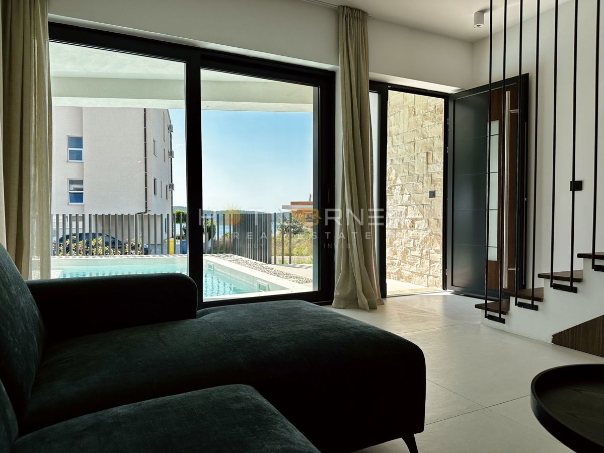 Luksuzna investicijska nepremičnina v medulinu, 3 hiše+čoln