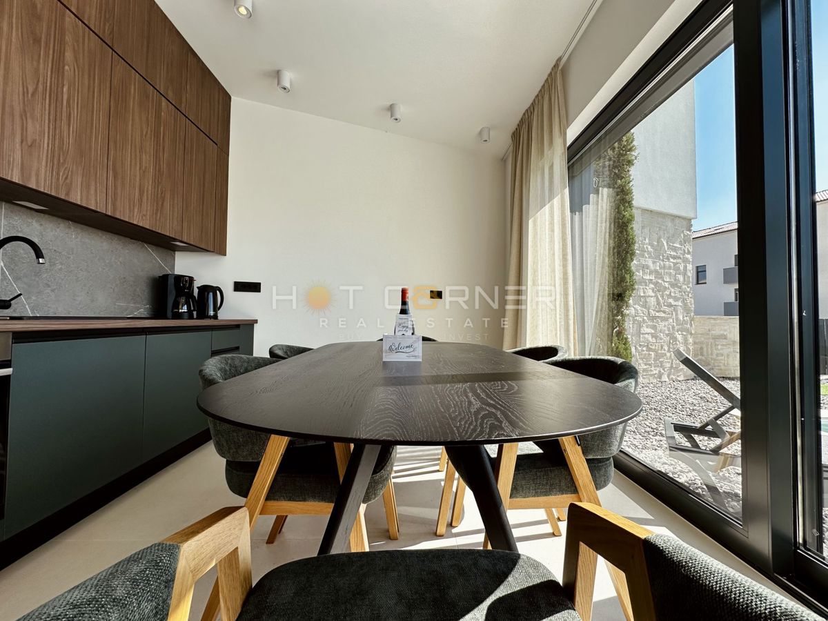 Luksuzna investicijska nepremičnina v medulinu, 3 hiše+čoln