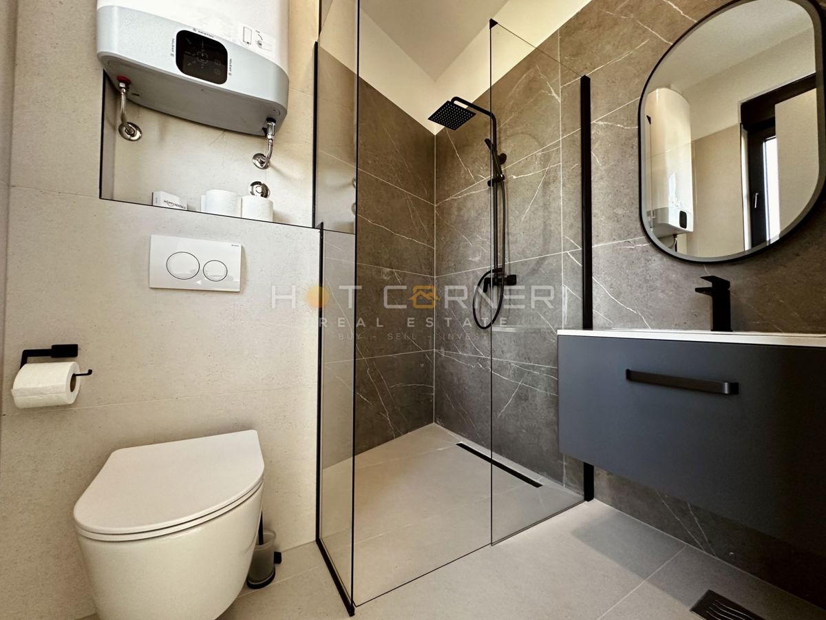 Luksuzna investicijska nepremičnina v medulinu, 3 hiše+čoln