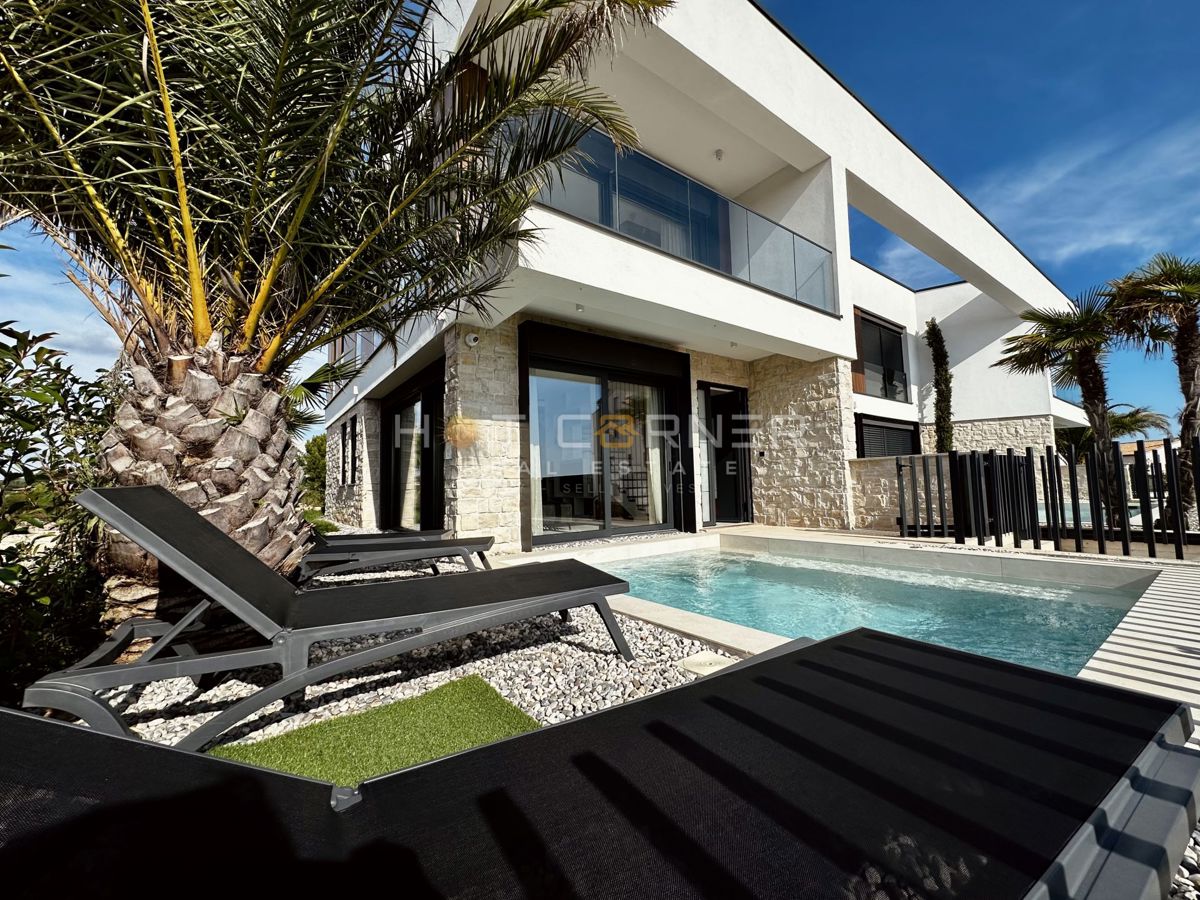 Luksuzna investicijska nepremičnina v medulinu, 3 hiše+čoln