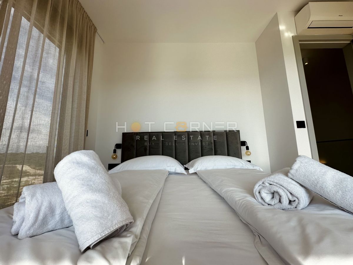 Luksuzna investicijska nepremičnina v medulinu, 3 hiše+čoln