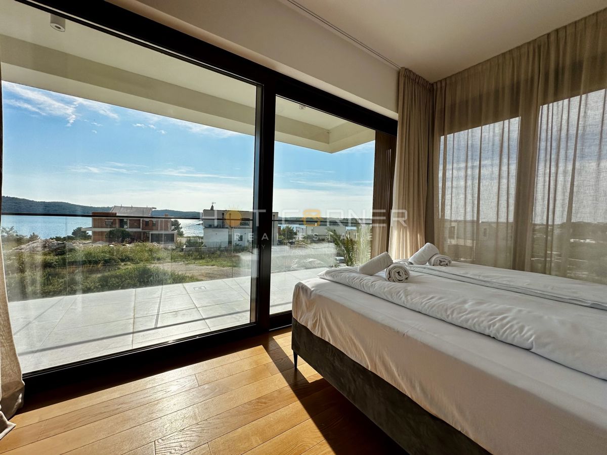 Luksuzna investicijska nepremičnina v medulinu, 3 hiše+čoln