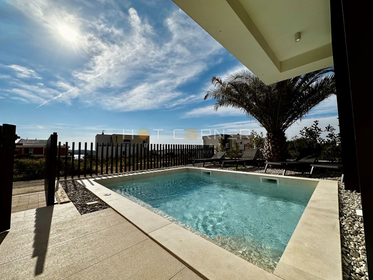 Luksuzna investicijska nepremičnina v medulinu, 3 hiše+čoln