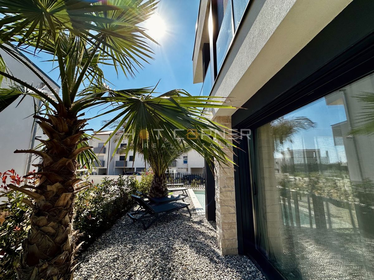 Luksuzna investicijska nepremičnina v medulinu, 3 hiše+čoln