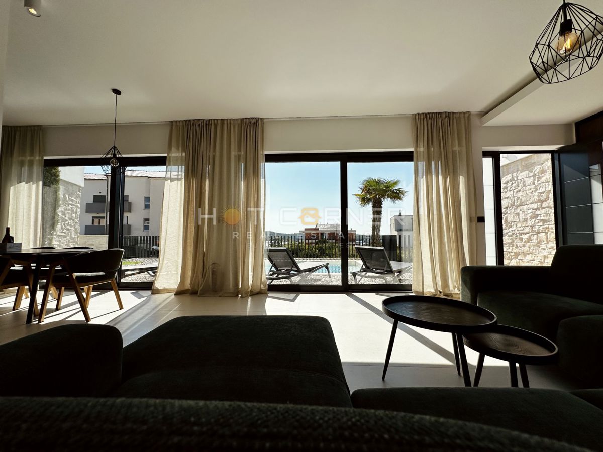 Luksuzna investicijska nepremičnina v medulinu, 3 hiše+čoln