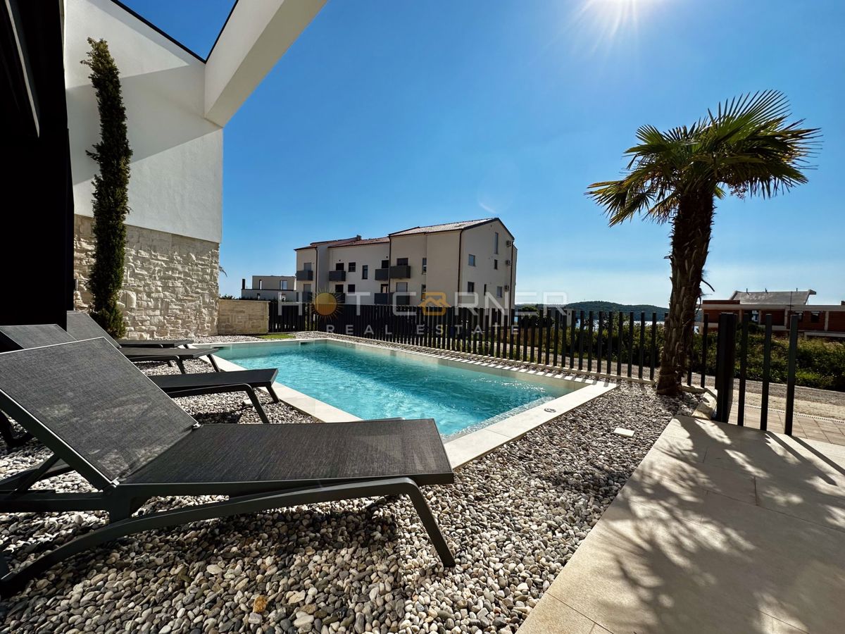 Luksuzna investicijska nepremičnina v medulinu, 3 hiše+čoln