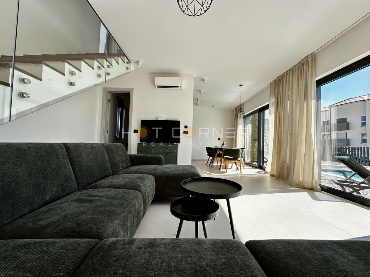 Luksuzna investicijska nepremičnina v medulinu, 3 hiše+čoln