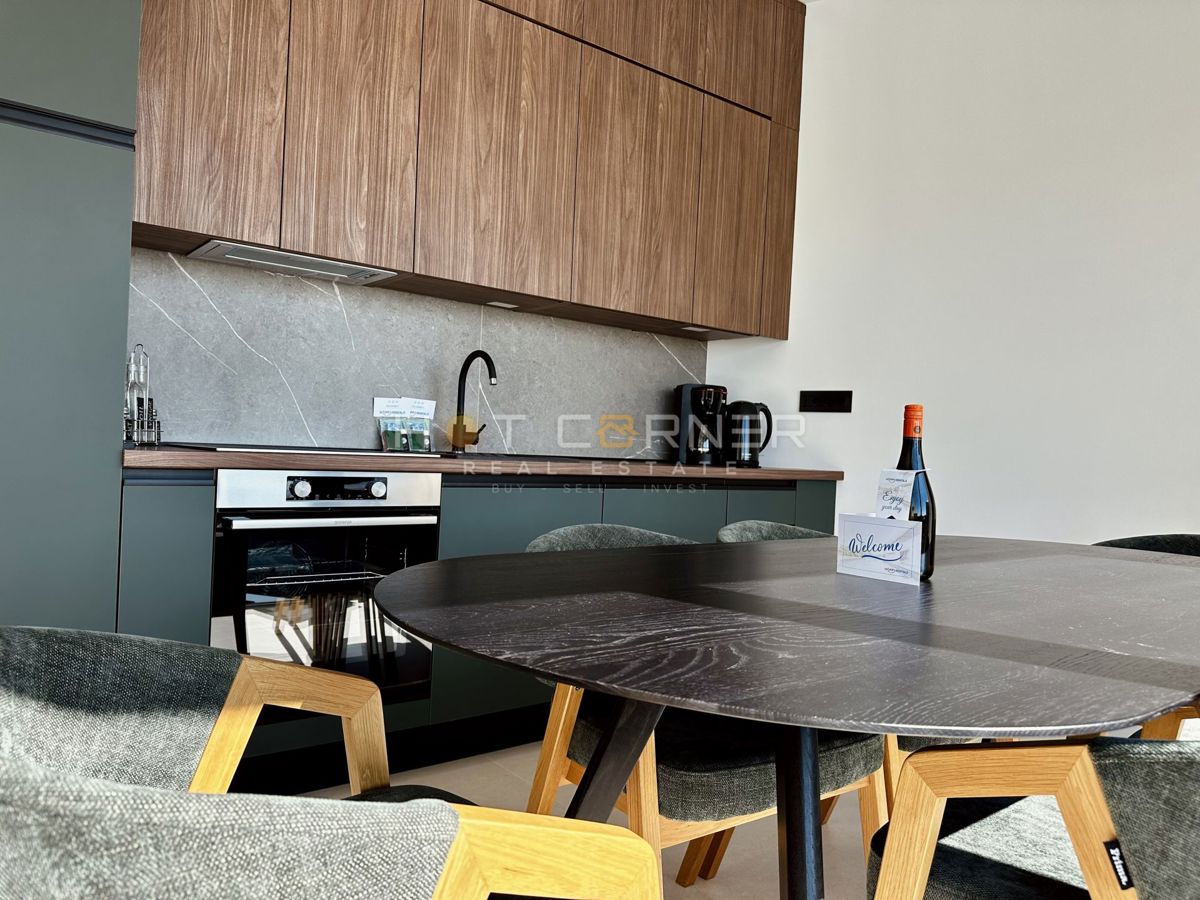 Luksuzna investicijska nepremičnina v medulinu, 3 hiše+čoln