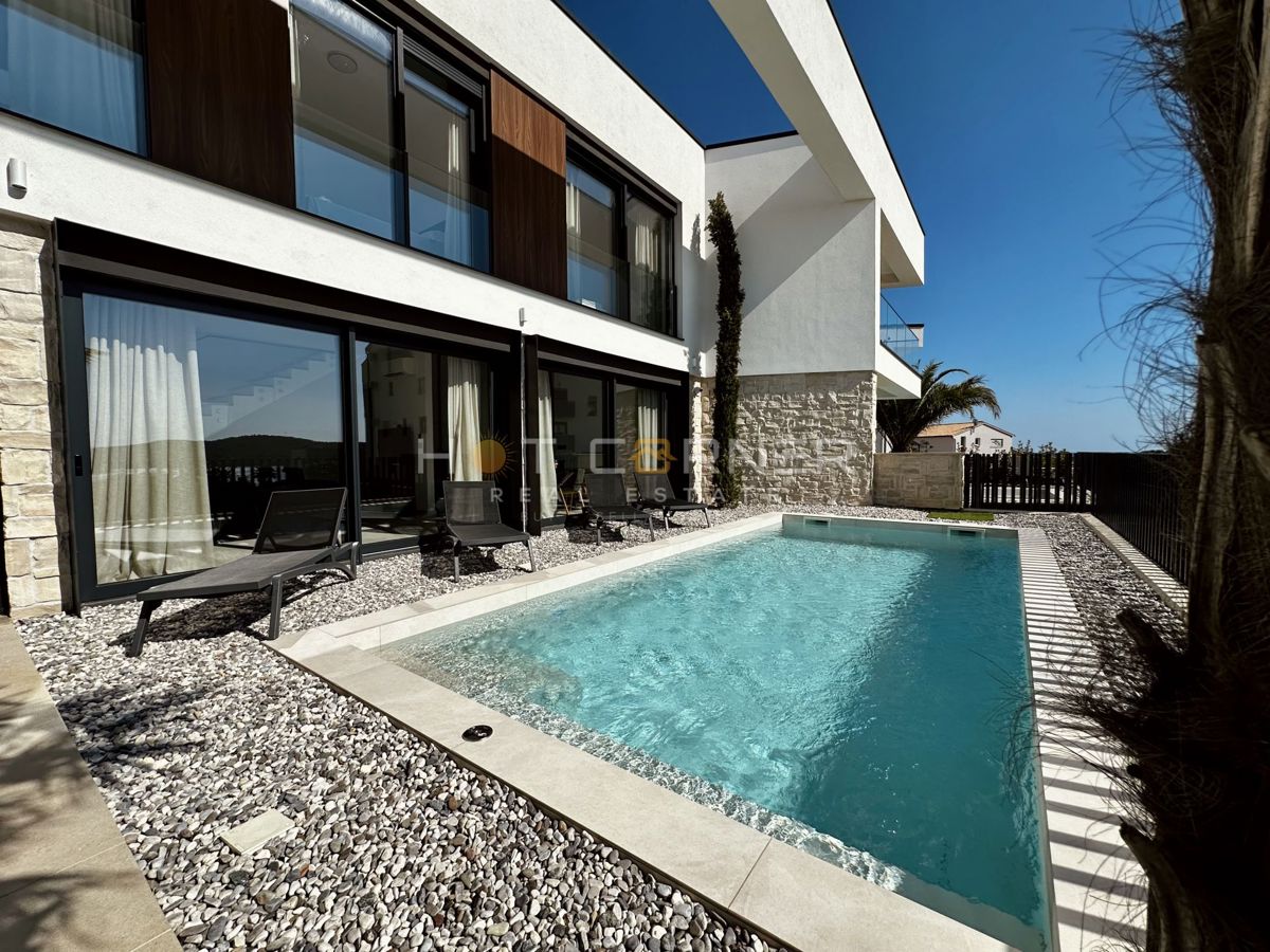 Luksuzna investicijska nepremičnina v medulinu, 3 hiše+čoln