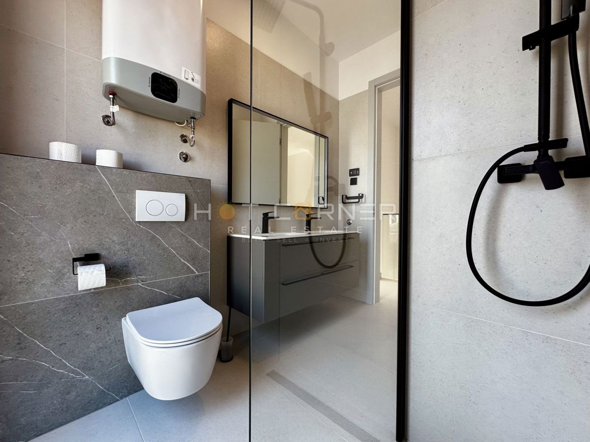 Luksuzna investicijska nepremičnina v medulinu, 3 hiše+čoln