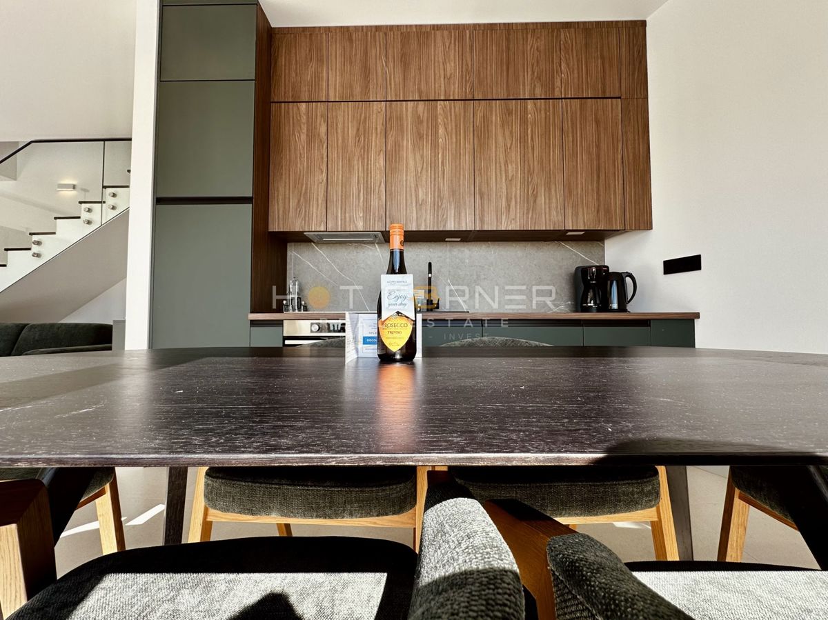 Luksuzna investicijska nepremičnina v medulinu, 3 hiše+čoln