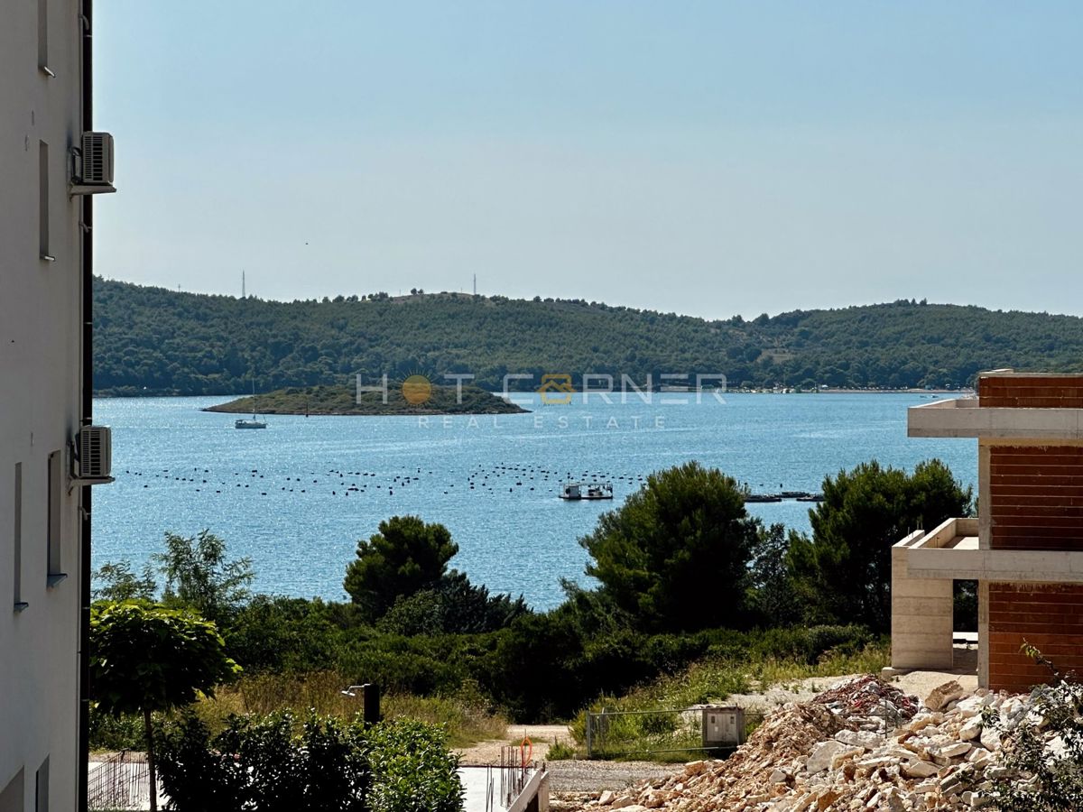 Luksuzna investicijska nepremičnina v medulinu, 3 hiše+čoln