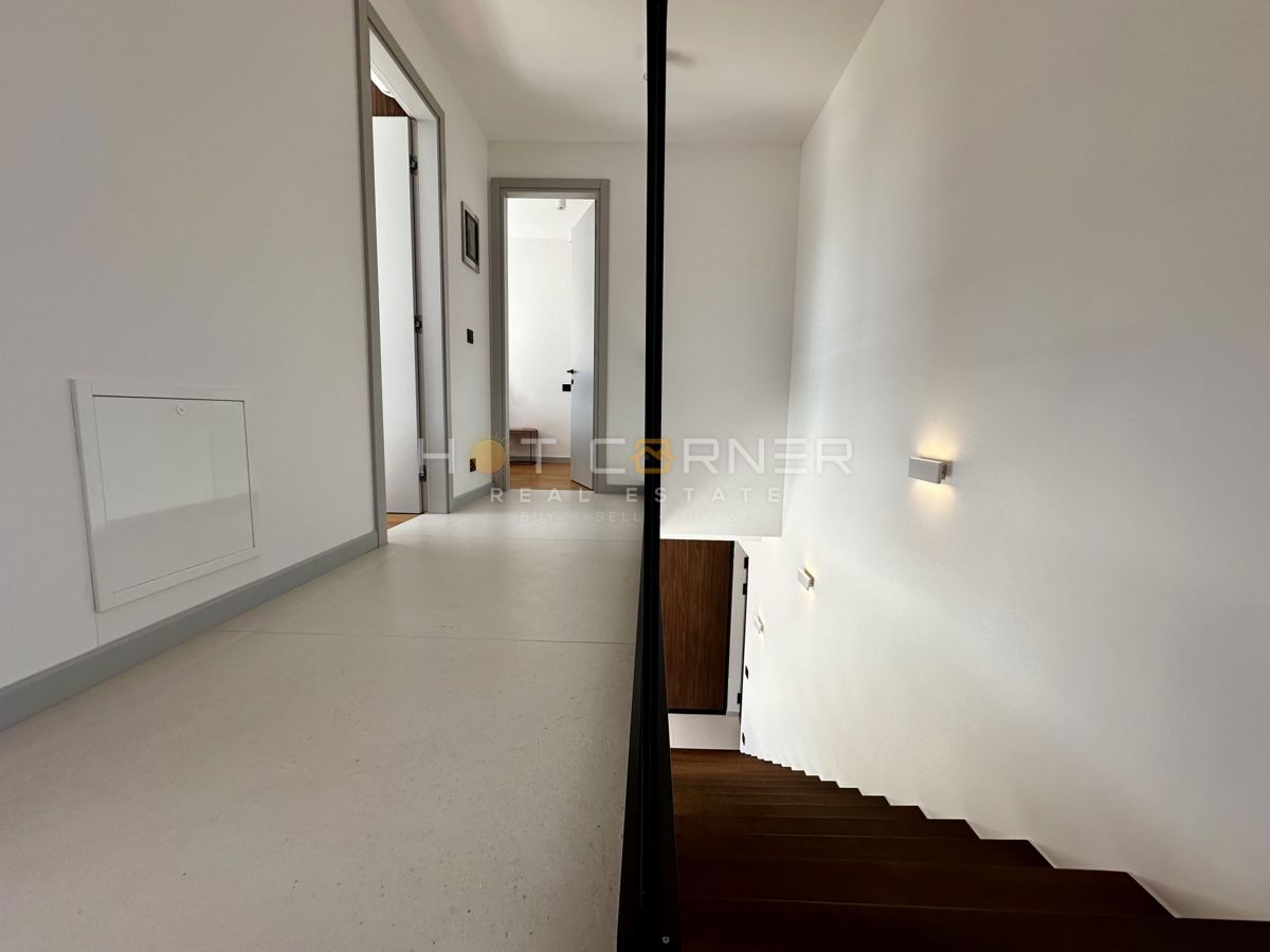 Luksuzna investicijska nepremičnina v medulinu, 3 hiše+čoln