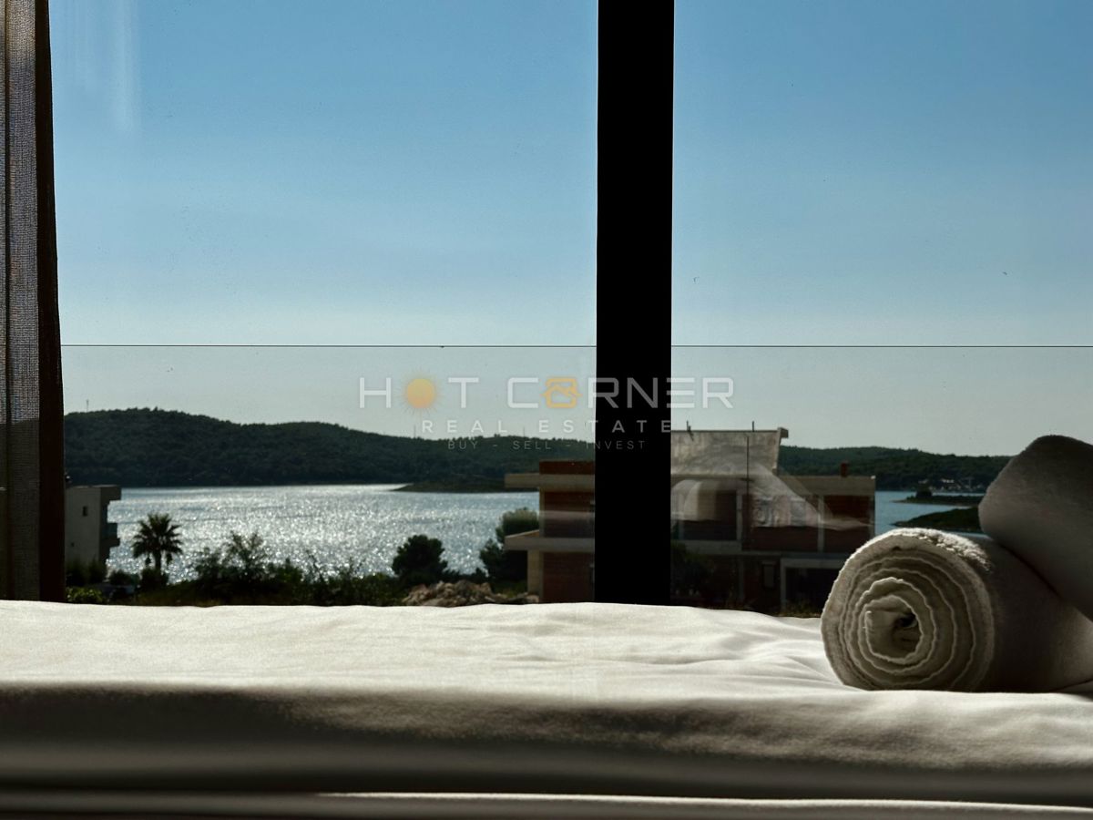 Luksuzna investicijska nepremičnina v medulinu, 3 hiše+čoln