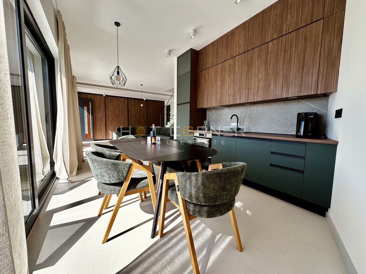 Luksuzna investicijska nepremičnina v medulinu, 3 hiše+čoln