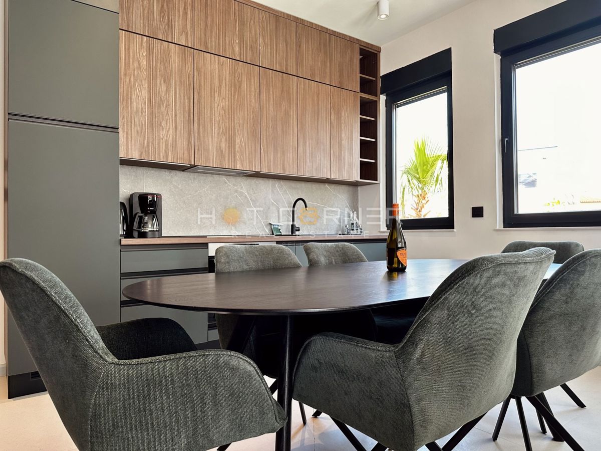 Luksuzna investicijska nepremičnina v medulinu, 3 hiše+čoln