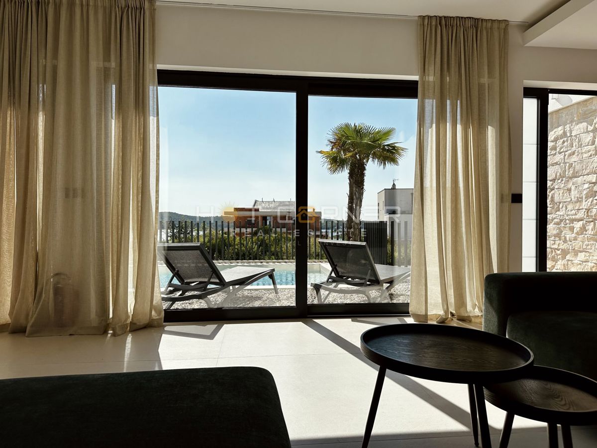 Luksuzna investicijska nepremičnina v medulinu, 3 hiše+čoln