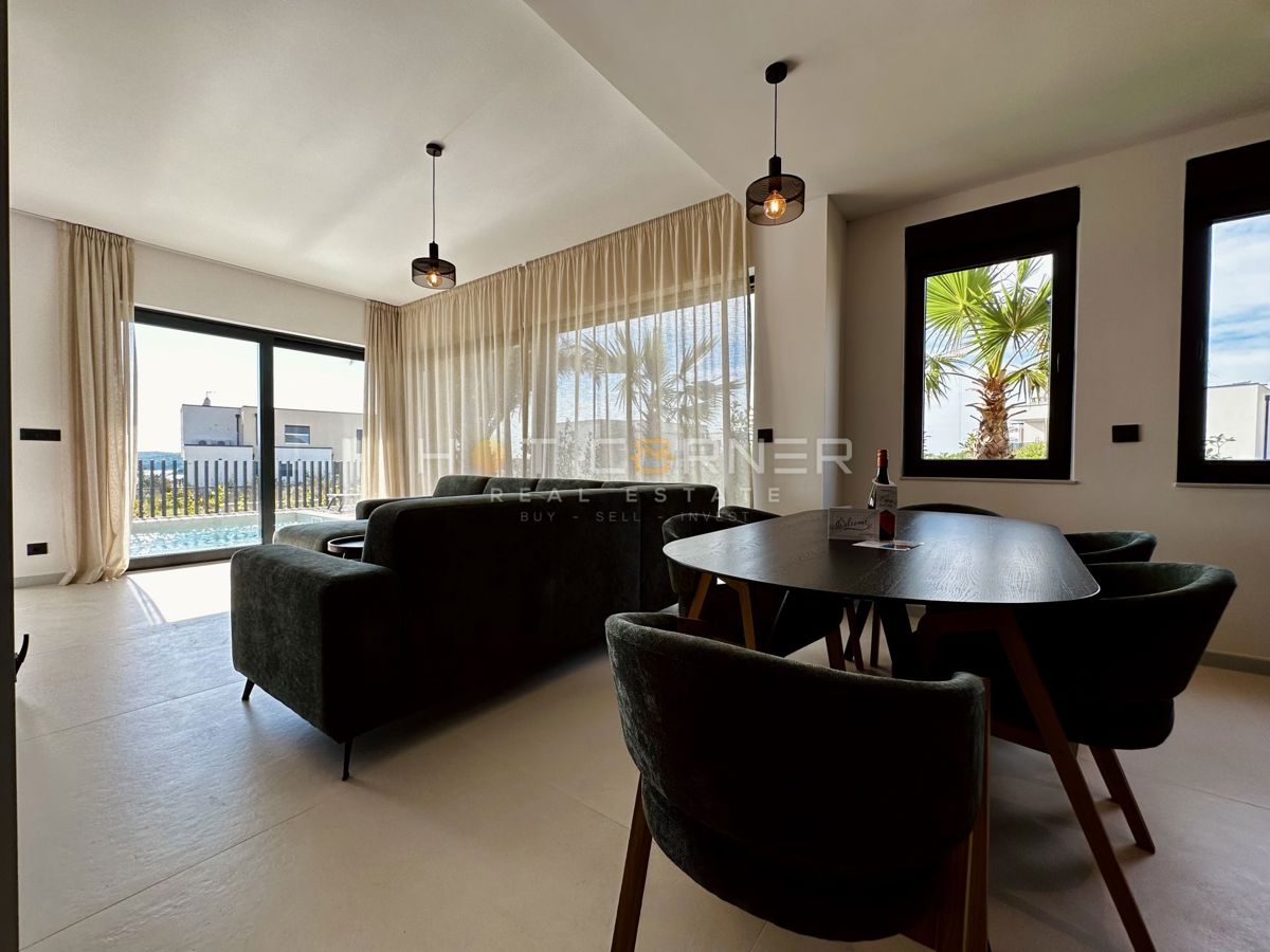 Luksuzna investicijska nepremičnina v medulinu, 3 hiše+čoln