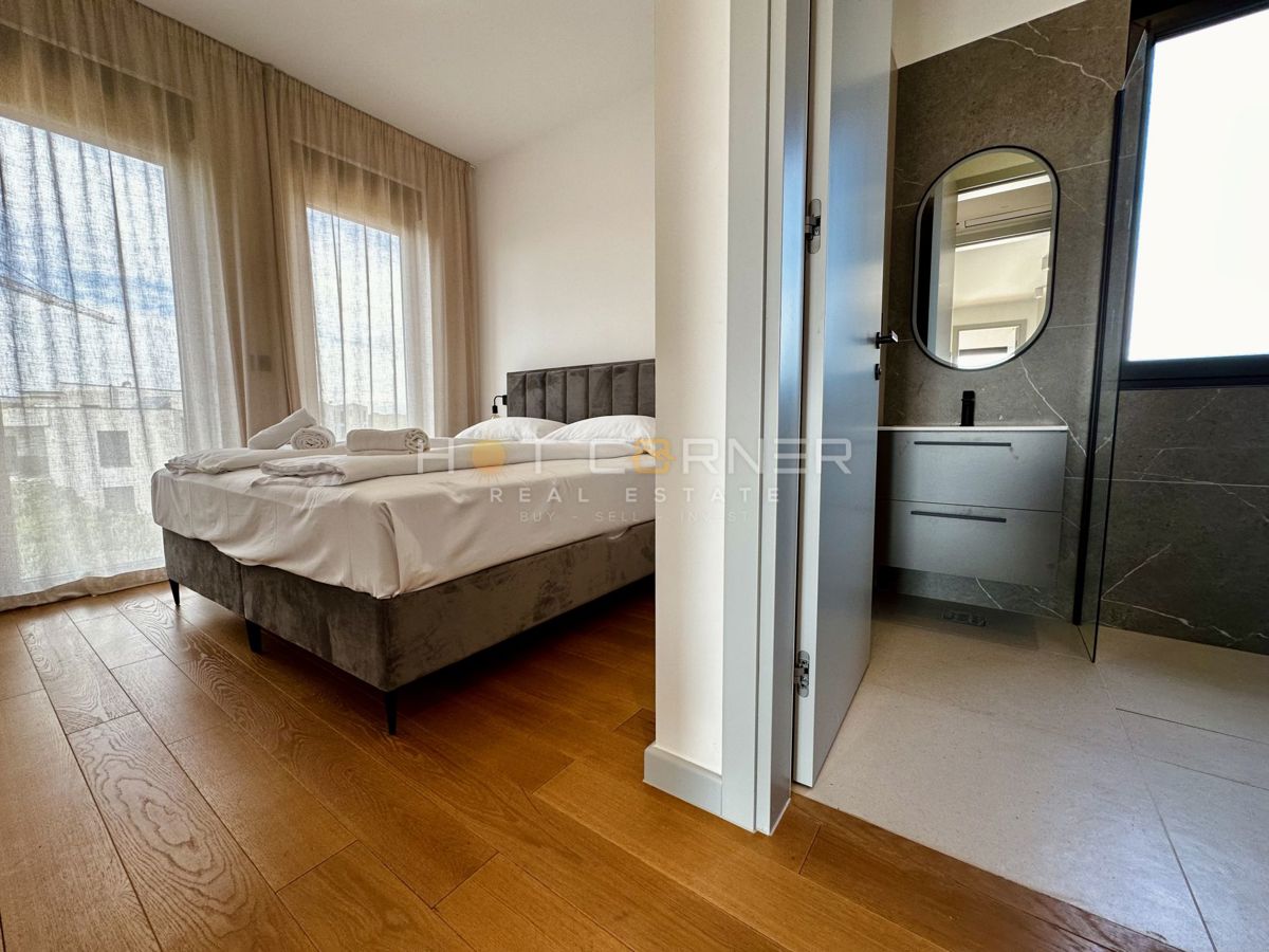 Luksuzna investicijska nepremičnina v medulinu, 3 hiše+čoln