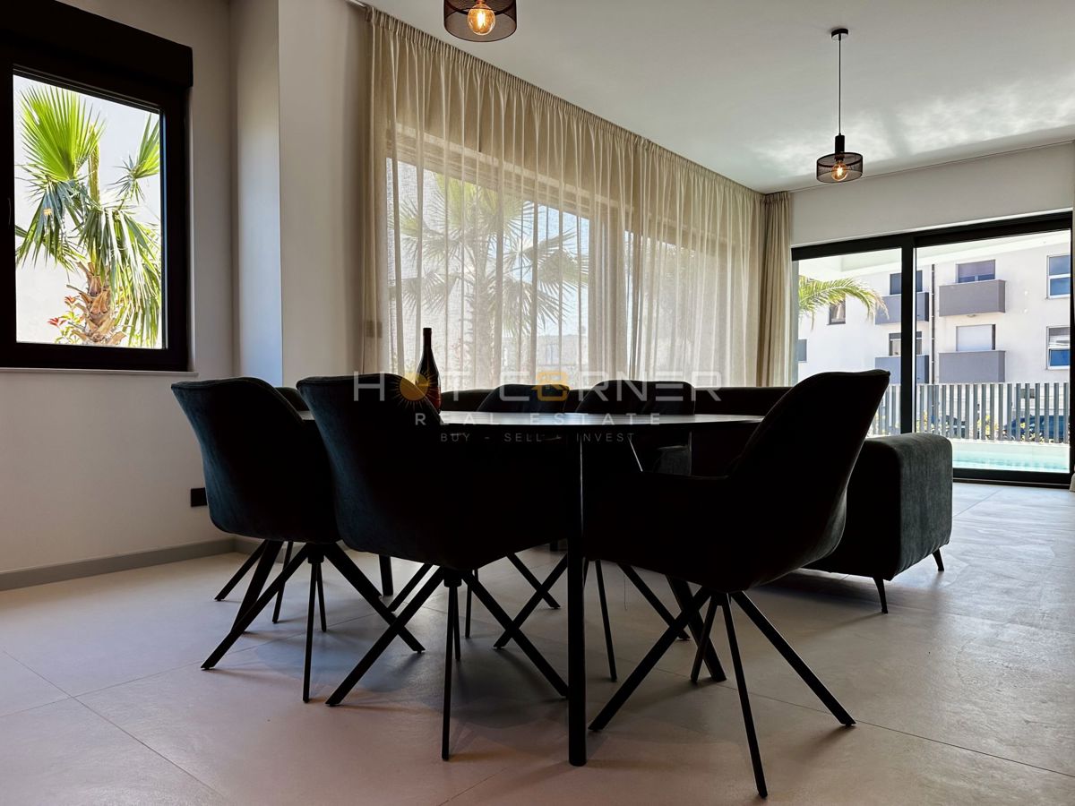 Luksuzna investicijska nepremičnina v medulinu, 3 hiše+čoln