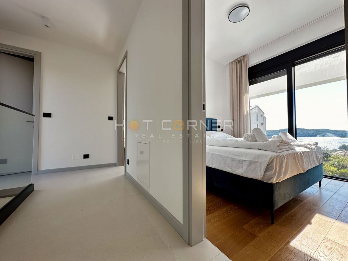 Luksuzna investicijska nepremičnina v medulinu, 3 hiše+čoln