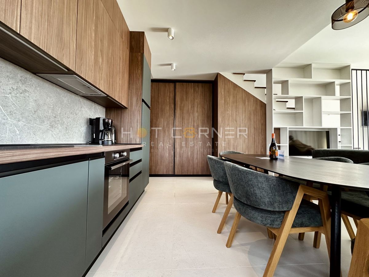 Luksuzna investicijska nepremičnina v medulinu, 3 hiše+čoln