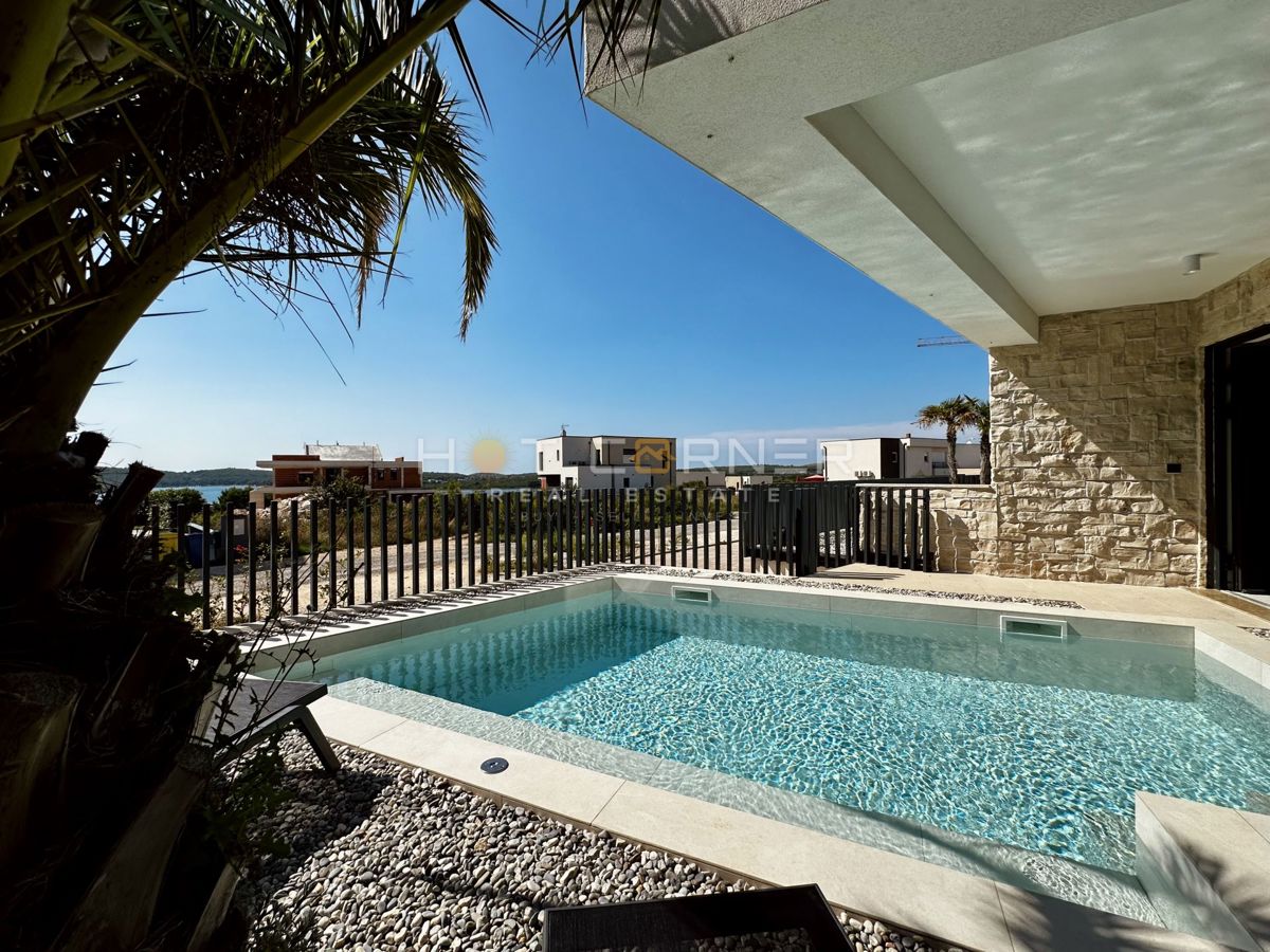 Luksuzna investicijska nepremičnina v medulinu, 3 hiše+čoln