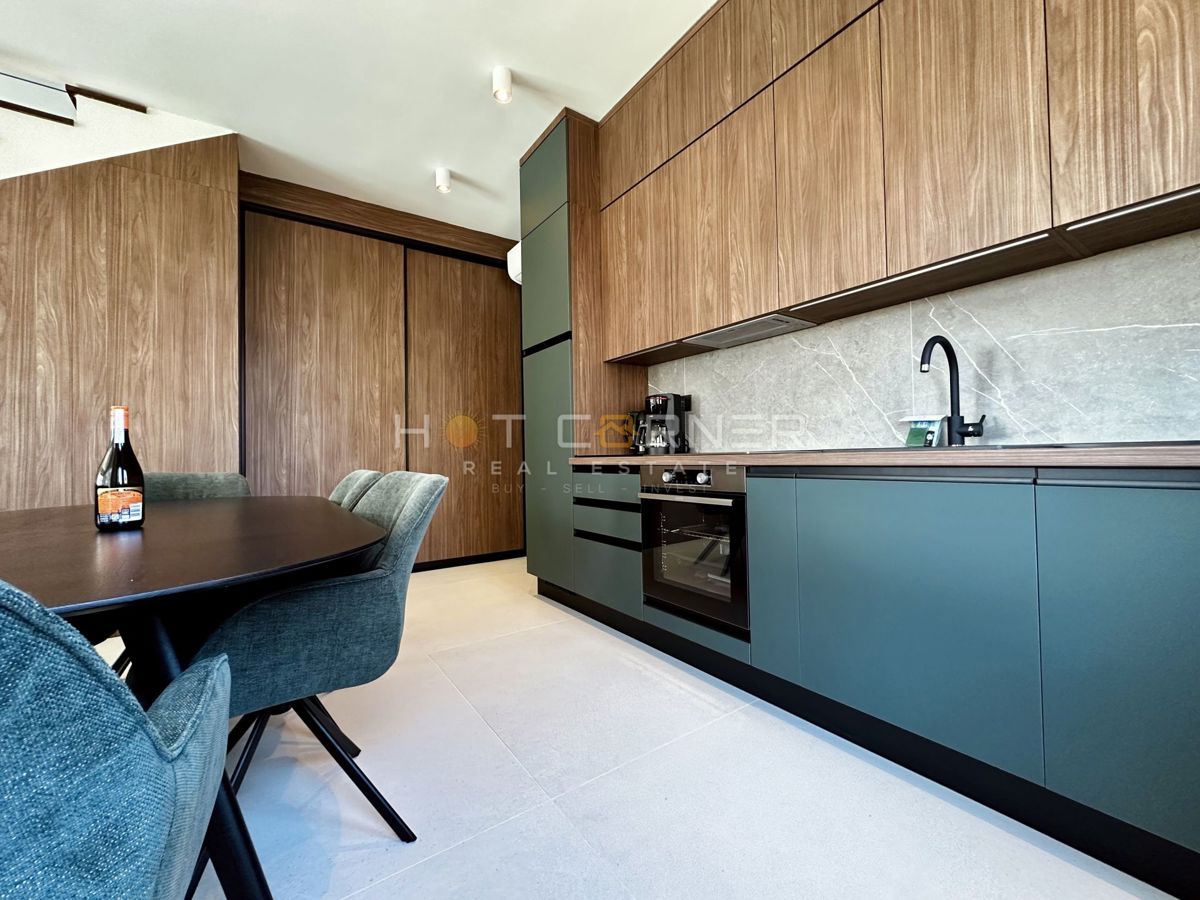 Luksuzna investicijska nepremičnina v medulinu, 3 hiše+čoln