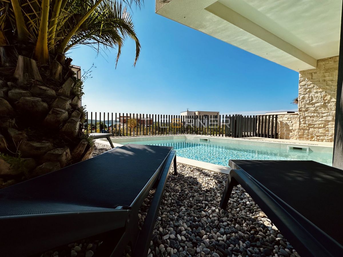 Luksuzna investicijska nepremičnina v medulinu, 3 hiše+čoln