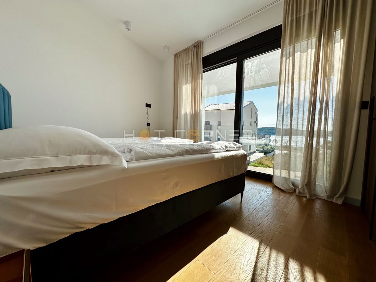 Luksuzna investicijska nepremičnina v medulinu, 3 hiše+čoln