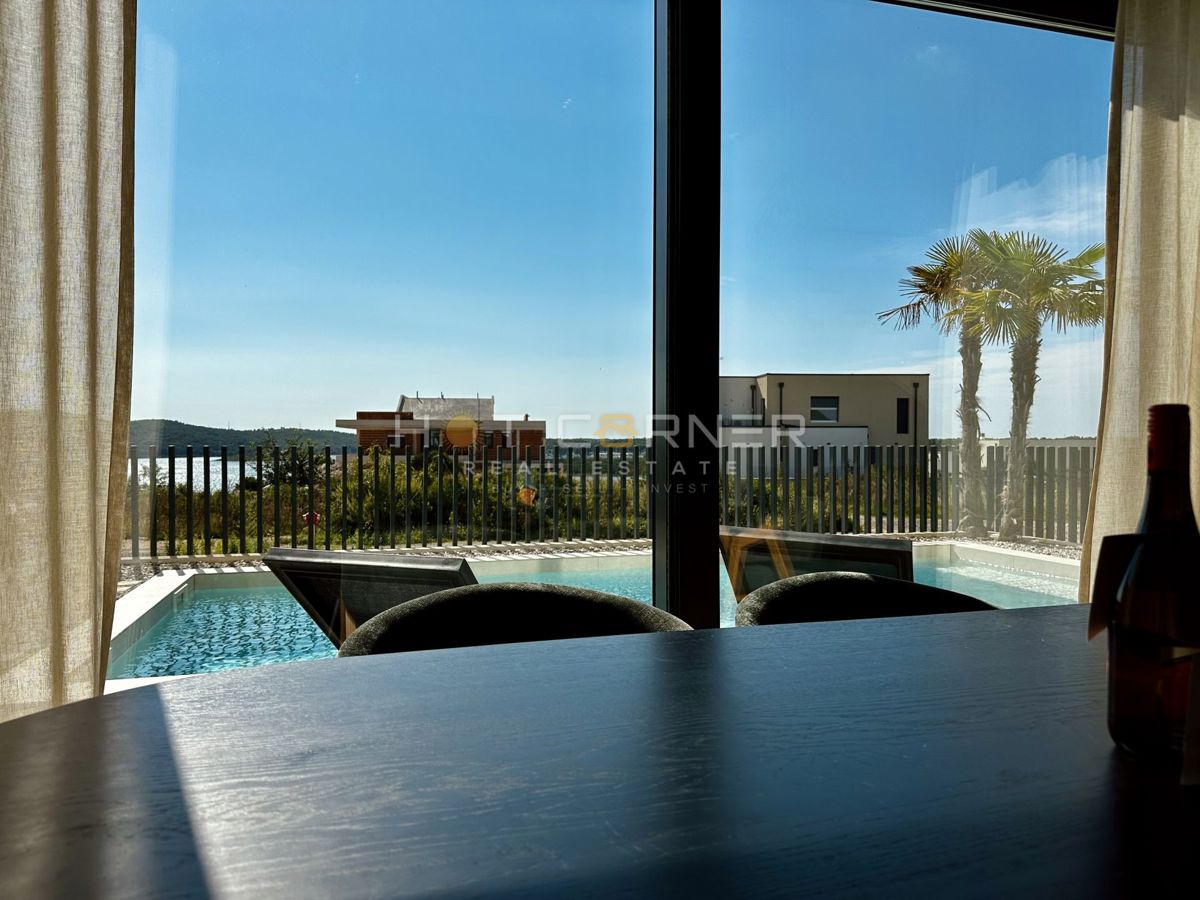 Luksuzna investicijska nepremičnina v medulinu, 3 hiše+čoln